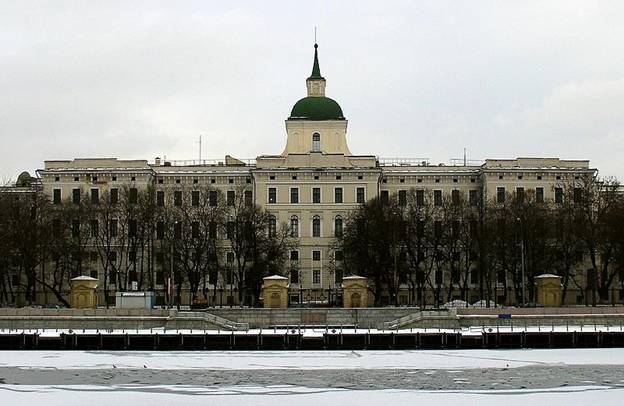  : 800px-Wiki_Moscow_Orphanage,_Moskvoretskaya_Embankment.jpg